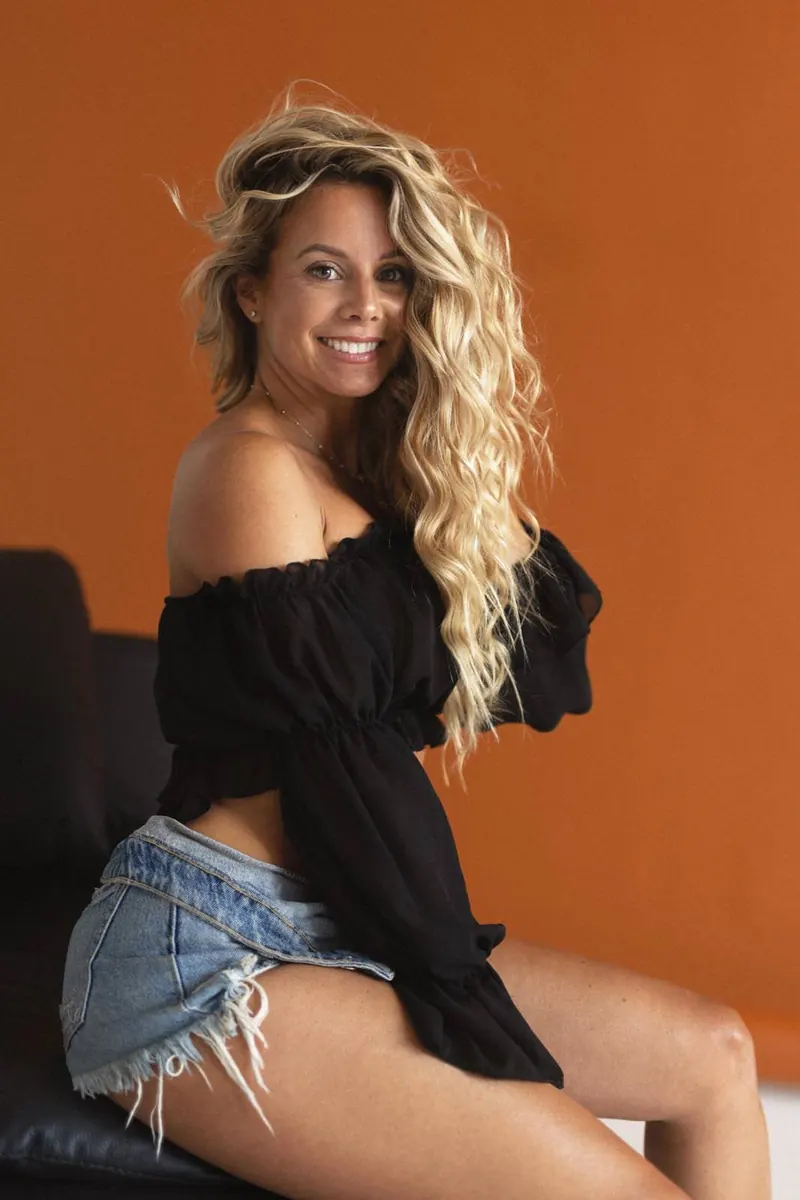 Sonia, photographe à Vertou, souriante