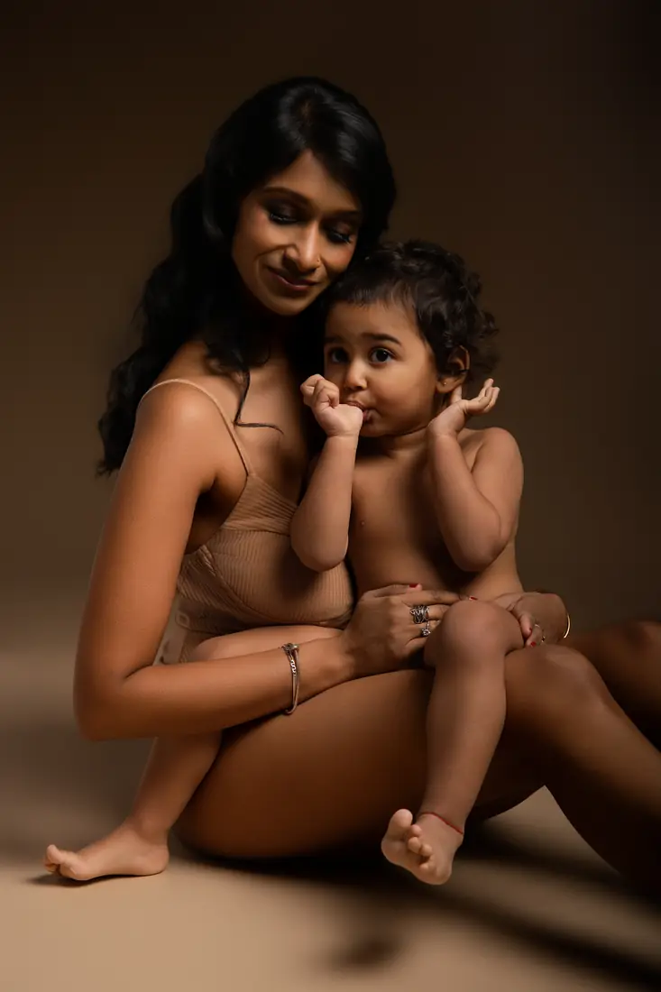 Séance photo maman et bébé en studio à Vertou, près de Nantes