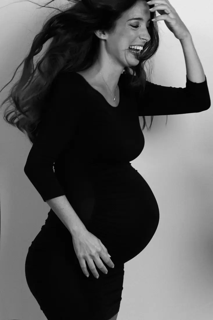 Séance photo grossesse au studio de Vertou, près de Nantes, Sonia Photographe