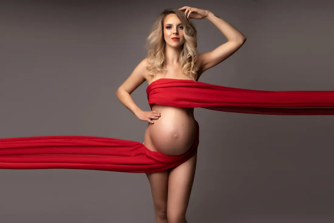 Séance photo grossesse au studio de Vertou, près de Nantes, Sonia Photographe