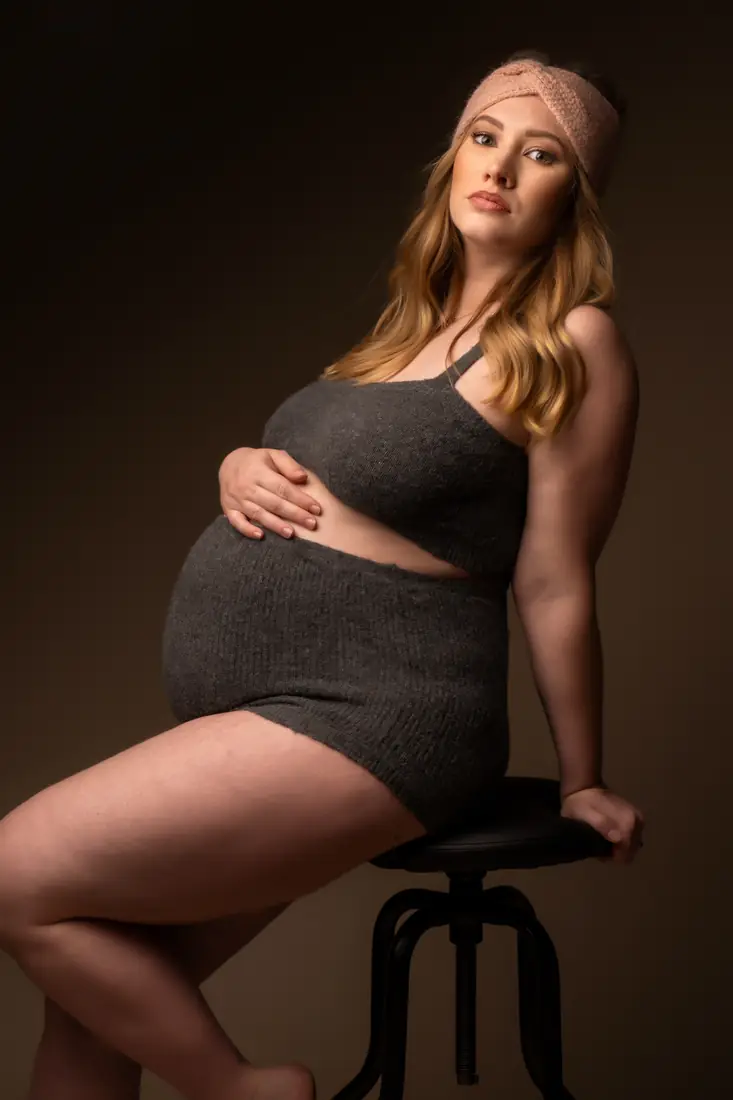 Séance photo grossesse au studio de Vertou, près de Nantes, Sonia Photographe