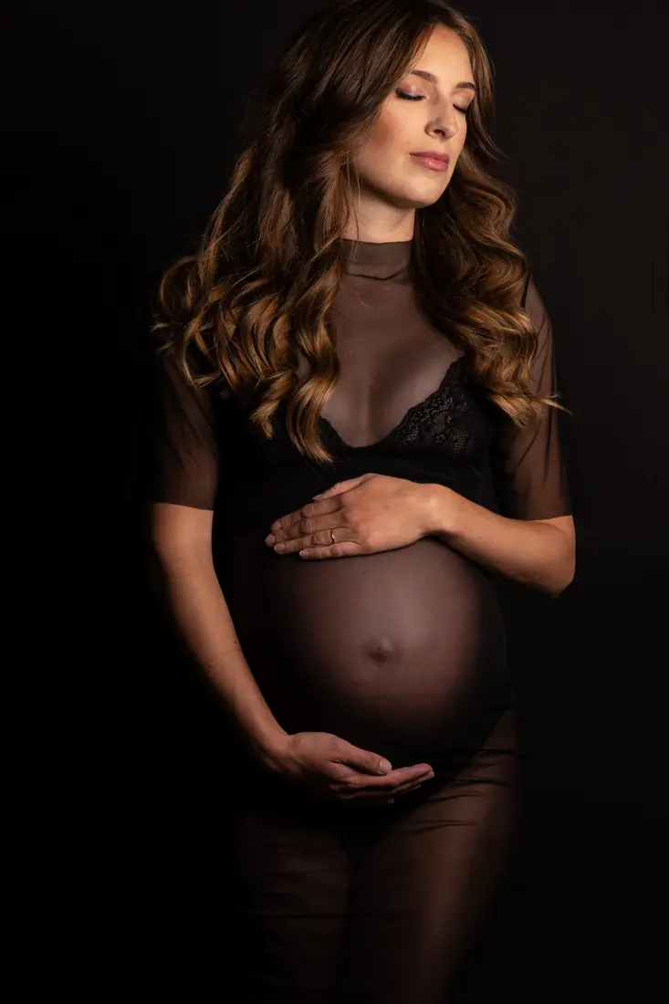 Séance photo grossesse au studio de Vertou, près de Nantes, Sonia Photographe